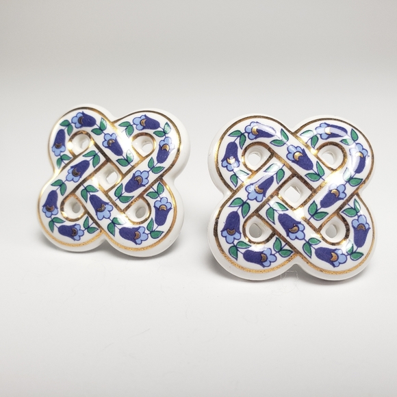 Vintage Jewelry - TRUE VINTAGE Golden Floral Celtic Style Earrings